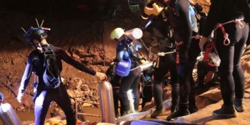 Six Thai schoolboys rescued from flooded cave