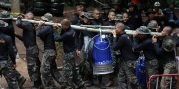 Thai diver dies as rescue teams ponder how to bring out trapped boys