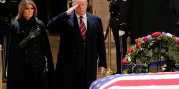 Ordinary Americans honor late President Bush at Capitol