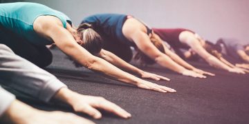 Yoga, acupuncture might ease menopause hot flashes