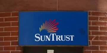 BB&T to buy SunTrust in biggest U.S. bank deal in a decade