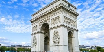 Artist Christo to wrap Arc de Triomphe in Paris