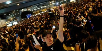 Hong Kong leader says sorry as protesters insist she quits