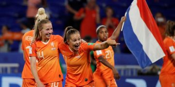 Netherlands reach first World Cup final with extra-time rocket