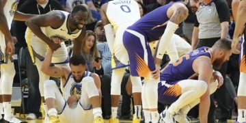 NBA roundup: Curry breaks hand in Warriors’ loss