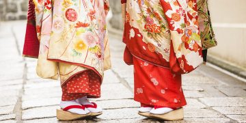 Kimono runway show lights up Tokyo fashion week