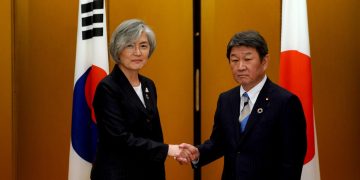 In bid to repair ties, Japan and South Korea agree to summit next month