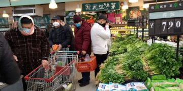 Chinese farmers, supermarkets race to supply food to locked down Wuhan