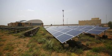 India bets on barren land, rail tracks to raise solar capacity