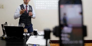 Web over virus: Taiwan sommelier takes wine tasting online