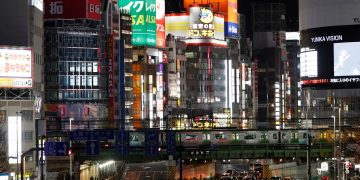 Tokyo seeks shop shutdowns, Kyoto warns tourists away as coronavirus threatens Japan economy