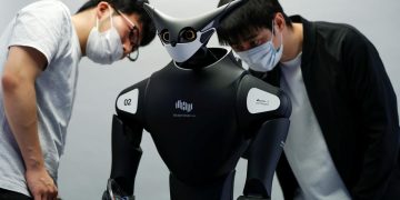 Japanese robot to clock in at a convenience store in test of retail automation