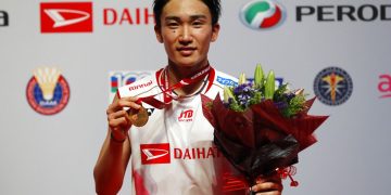 Badminton star Momota sparks online frenzy with coaching offer