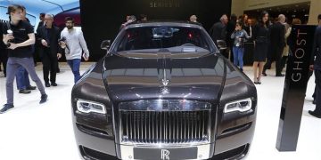 Rolls-Royce launches new Ghost amid virus worries
