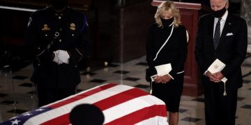 Tears, push-ups mark historic goodbye for Ginsburg at U.S. Capitol