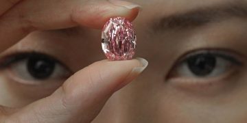 Super rare, purple-pink diamond up for auction, could fetch $38 million