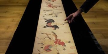 700-year-old Chinese scroll sells for US$41.8mil in Hong Kong