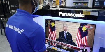 Emergency imposed in Malaysia over virus is reprieve for PM