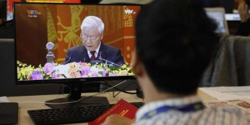 Vietnam retains top leader, shuts Hanoi schools in COVID-19 battle