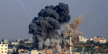 Death toll rises from air strikes in Gaza and rocket fire on Israel