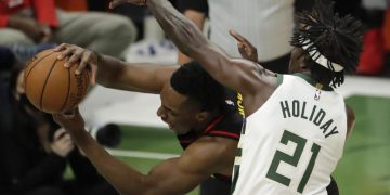 Without Giannis, Bucks beat Hawks 123-112 for 3-2 lead