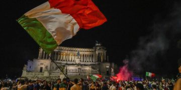 Italy erupts as Europe’s soccer champions come home to Rome