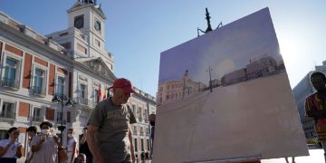 Art lovers flock to see master at work in Madrid square