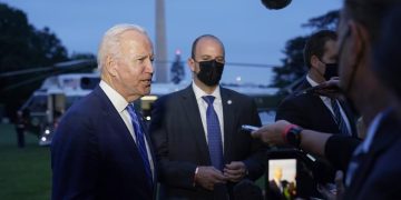 In budget turning point, Biden conceding smaller price tag