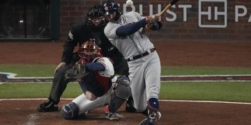 Correa, Astros rally past Braves 9-5, cut WS deficit to 3-2