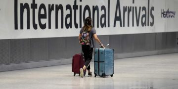 UK lifts all testing requirements for vaccinated travelers
