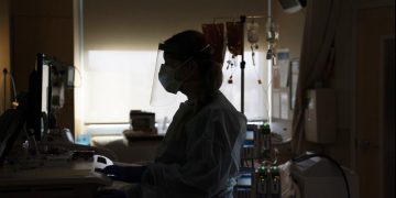 Strained US hospitals seek foreign nurses amid visa windfall