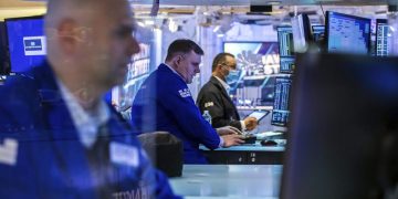 Wall Street tumbles after oil prices touch $130 per barrel