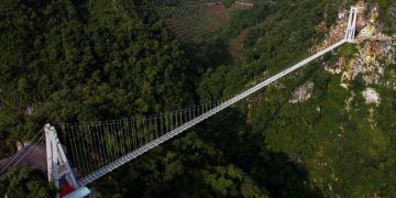 Vietnam’s latest glass-bottom bridge targets thrill seekers