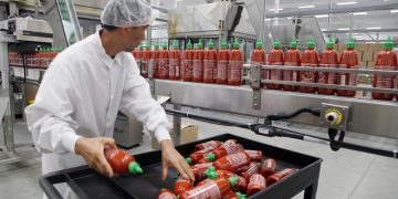 Sriracha hot sauce maker warns of shortage
