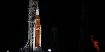 Engine problem leads NASA to scrub launch of new moon rocket