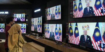 Malaysian PM dissolves Parliament, calls snap polls