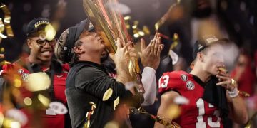 No. 1 Georgia beat TCU 65-7 to win 2nd consecutive title