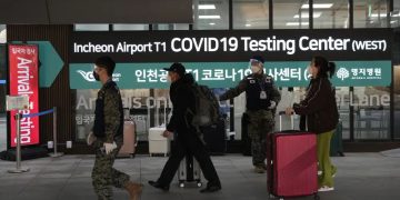 China halts visas for Japan, South Korea in COVID-19 spat