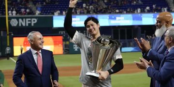 Shohei Ohtani agrees to record $700 million, 10-year contract with Dodgers