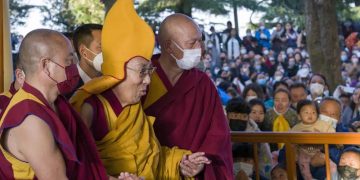 Dalai Lama apologizes after video shows him kissing boy