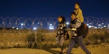 Migrants race to US border as Title 42 pandemic restrictions expire, straining US immigration system