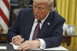 Trump signs order designating English as the official language of the US