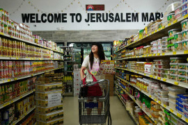 Comedian Jenny Yang uses a comedy tour to uplift immigrants, one grocery store at a time