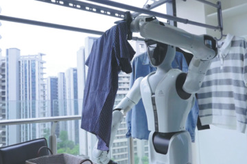 Photo: SeeLight S1, a robot designed for household scenarios, hanging out clothes during its debut in Wuhan. - Provided to China Daily